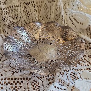 Vtg. Lacework Silver Tone Metal Scalloped Edge Footed Trinket/Candy Dish